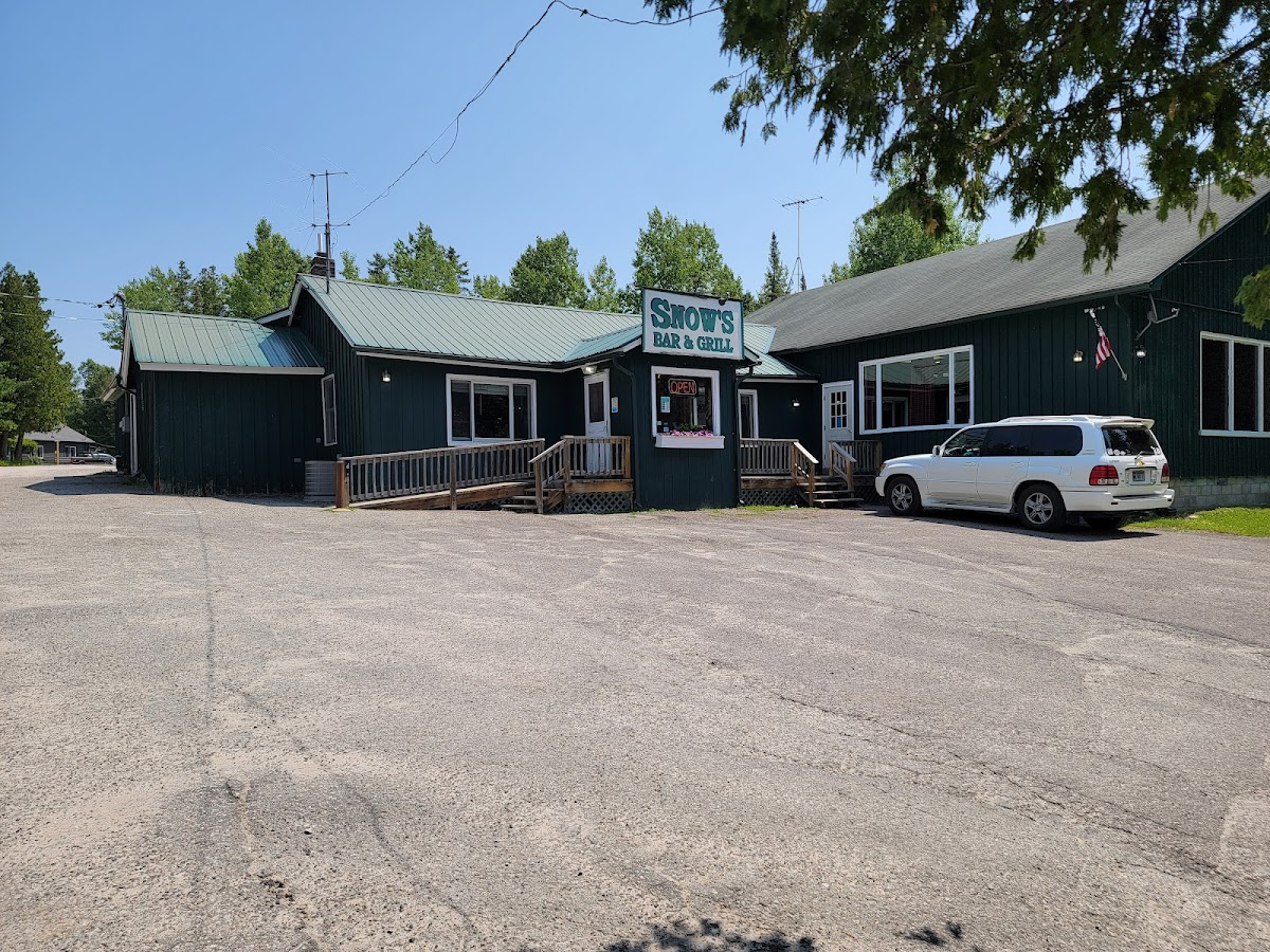 Snows Bar & Grill